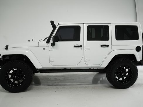 Used 2014 Jeep Wrangler Unlimited Sahara w/ Max Tow Package image 7