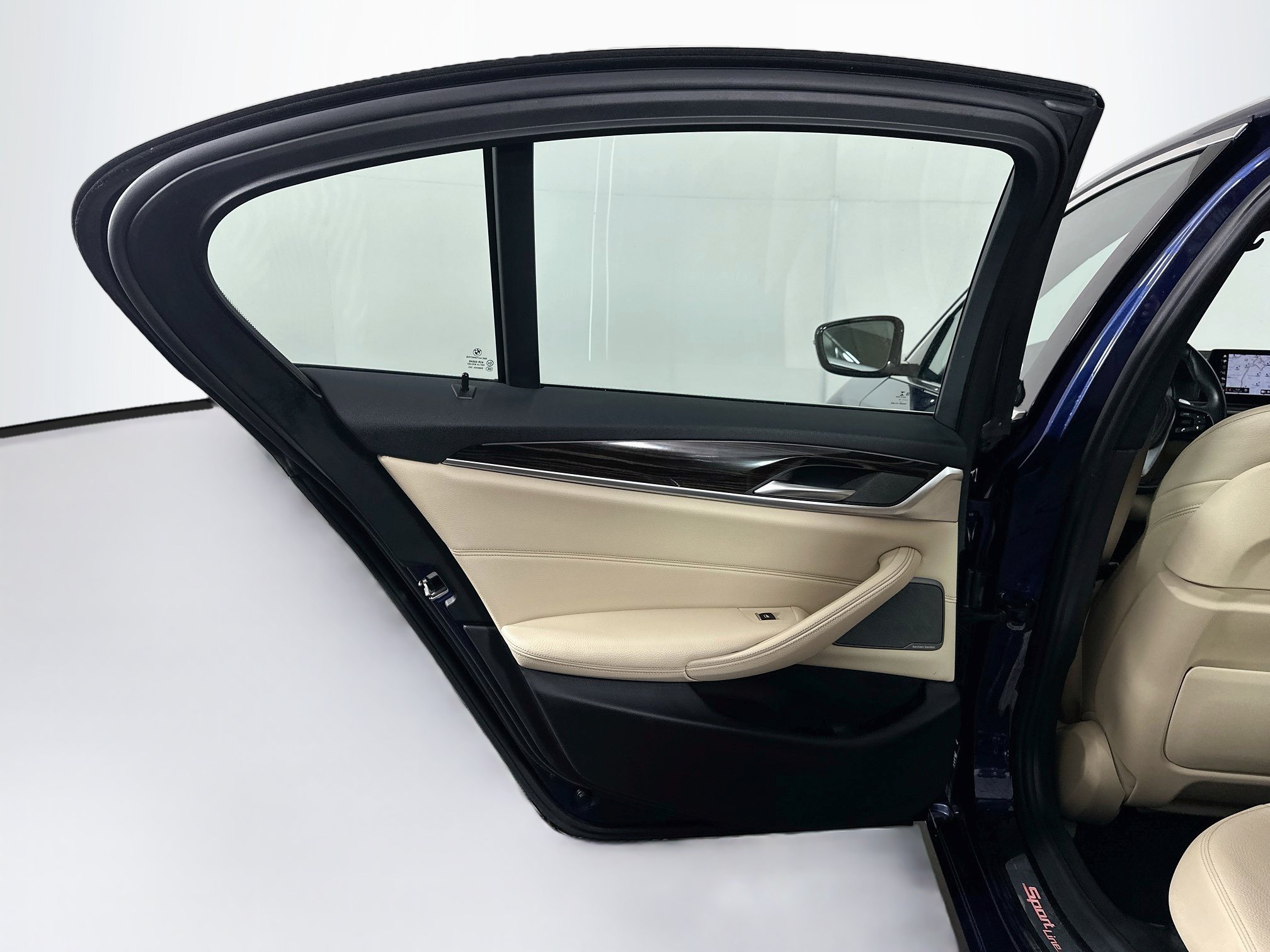 Used 2019 BMW 530i w/ Premium Package RWD image 27