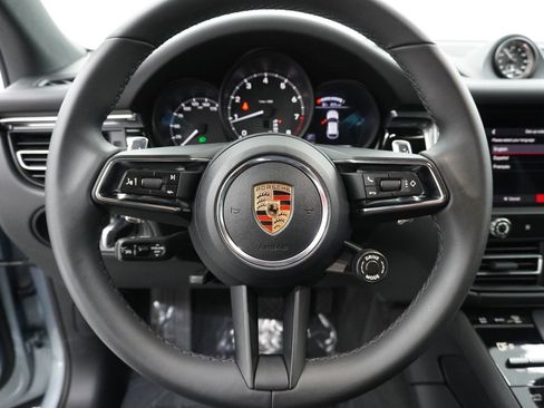 Certified 2026 Porsche Macan image 18