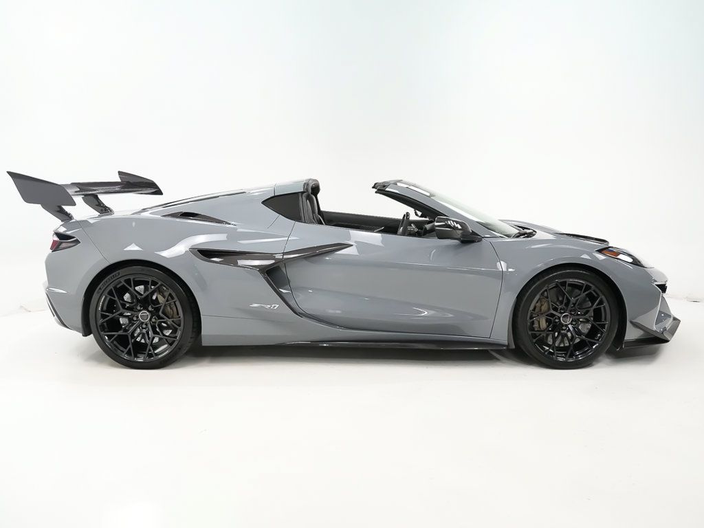 Used 2025 Chevrolet Corvette ZR1 w/ ZR1 Carbon Fiber Aero Package RWD image 9