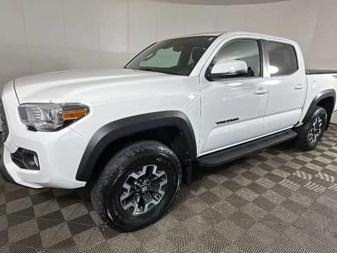 Used 2021 Toyota Tacoma TRD Off-Road AWD/4WD image 8