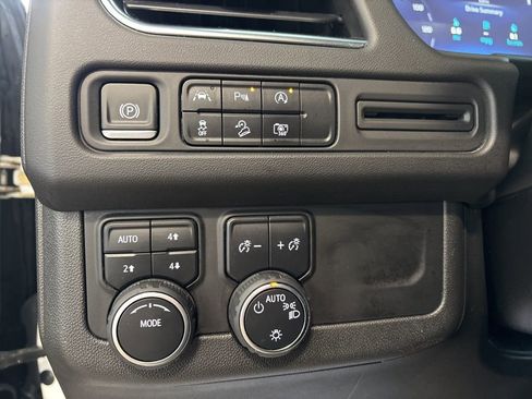 Used 2023 Chevrolet Tahoe Z71 w/ Luxury Package image 42