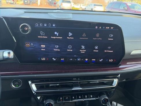 Used 2024 Chevrolet Traverse Z71 w/ Enhanced Driving Package image 15