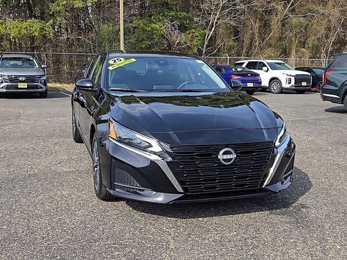 Used 2025 Nissan Altima 2.5 SV AWD/4WD image 3