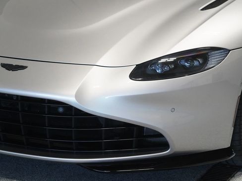 Used 2022 Aston Martin V8 Vantage Coupe RWD image 6