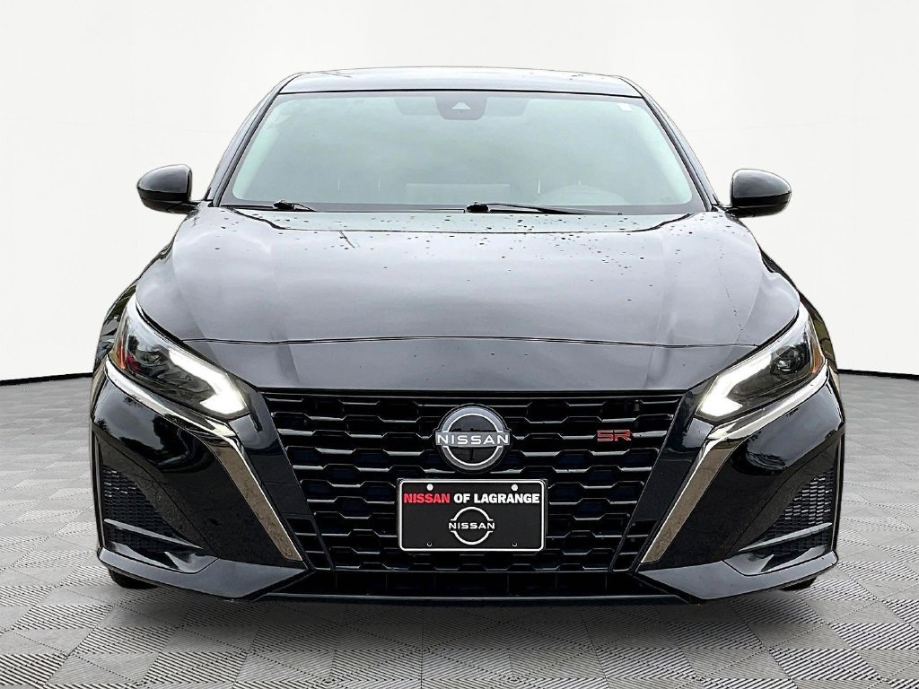 Used 2024 Nissan Altima 2.5 SR w/ SR Premium Package FWD image 2