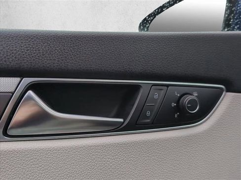 Used 2017 Volkswagen Passat 1.8T R-Line w/ R-Line Lighting Package image 17