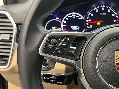 Used 2021 Porsche Cayenne image 13