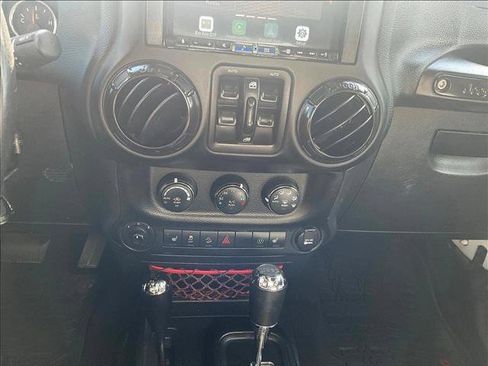 Used 2018 Jeep Wrangler Unlimited Rubicon AWD/4WD image 20
