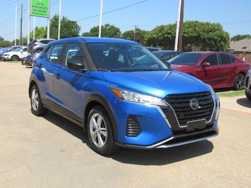 Used 2021 Nissan Kicks S image 4