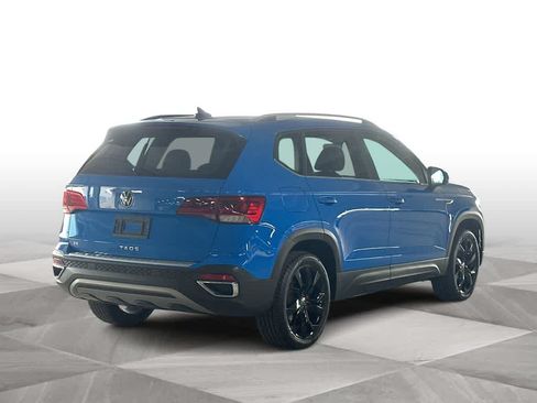 Certified 2024 Volkswagen Taos SE FWD image 8