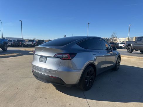 Used 2025 Tesla Model Y Long Range image 5