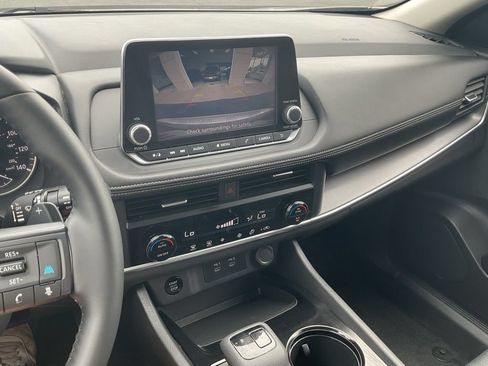 Used 2025 Nissan Rogue SV AWD/4WD image 14