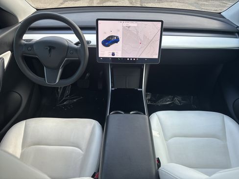 Used 2021 Tesla Model Y Long Range image 16
