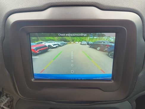 Used 2021 Jeep Renegade Latitude AWD/4WD image 34