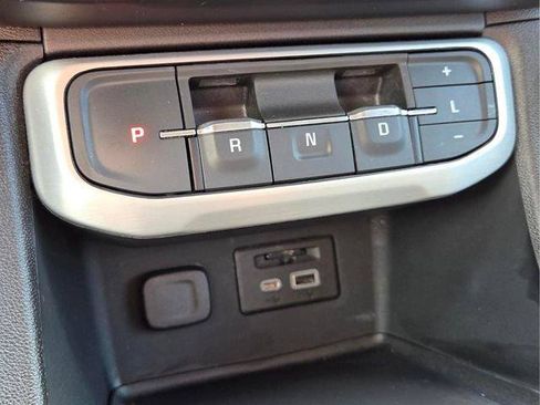 Used 2023 GMC Acadia SLT FWD image 29