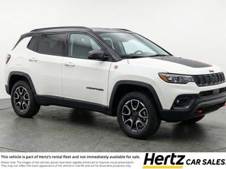 Used 2025 Jeep Compass Trailhawk w/ Trailer Tow Group AWD/4WD video 1