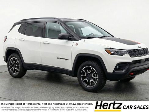 Used 2025 Jeep Compass Trailhawk w/ Trailer Tow Group AWD/4WD image 1