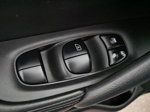 Used 2020 Nissan Rogue S image 19