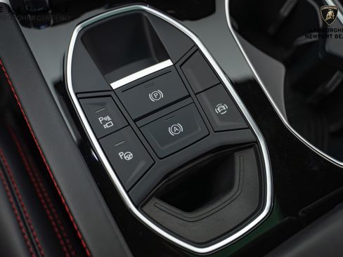 Used 2022 Lamborghini Urus AWD/4WD image 21