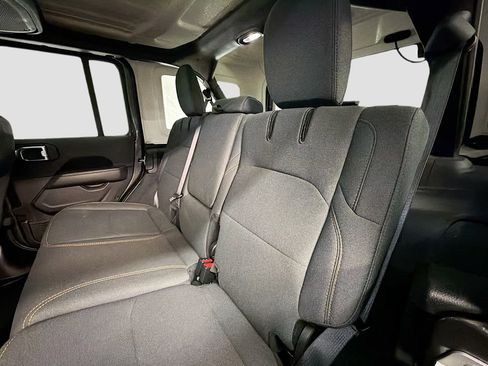 Used 2025 Jeep Wrangler Unlimited Sahara image 22