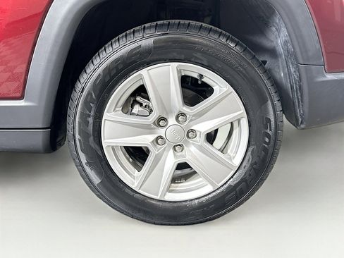 Used 2022 Jeep Compass Latitude image 11