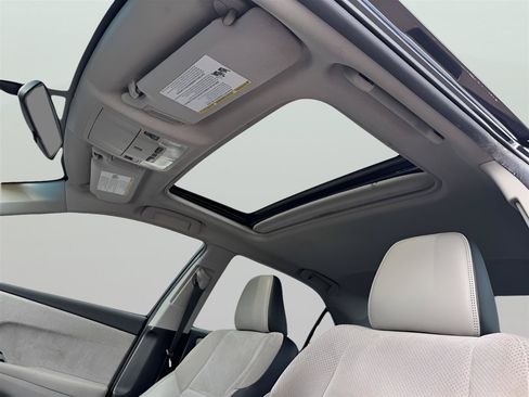 Used 2015 Toyota Camry XSE w/ Moonroof Package FWD image 16
