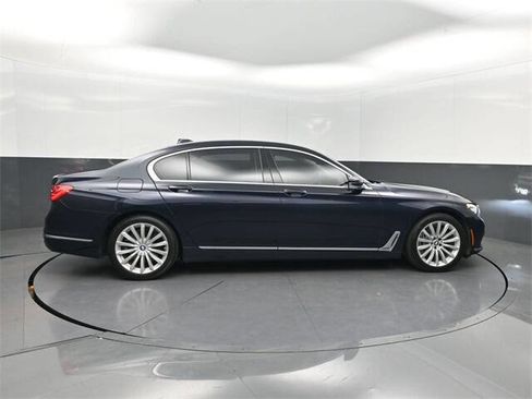 Used 2018 BMW 740i image 41