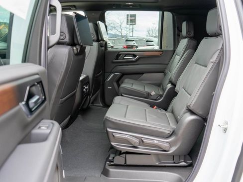 New 2026 GMC Yukon XL Denali w/ Denali Reserve Package image 14