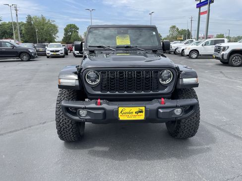 Used 2024 Jeep Wrangler Unlimited Rubicon AWD/4WD image 3
