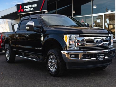 Used 2017 Ford F350 Lariat w/ Chrome Package image 6