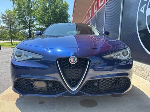Used 2018 Alfa Romeo Giulia Ti Sport w/ Quick Order Package 22S Sport AWD/4WD image 7