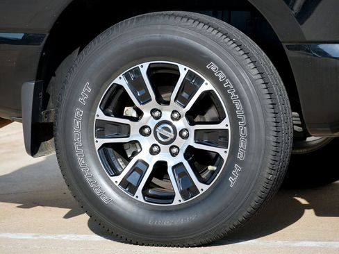 Used 2021 Nissan Titan SV w/ SV Convenience Package RWD image 29
