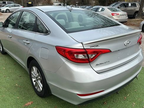 Used 2015 Hyundai Sonata SE w/ Option Group 09 FWD image 5