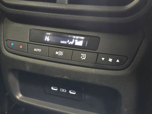 Used 2025 Honda Pilot Touring image 12