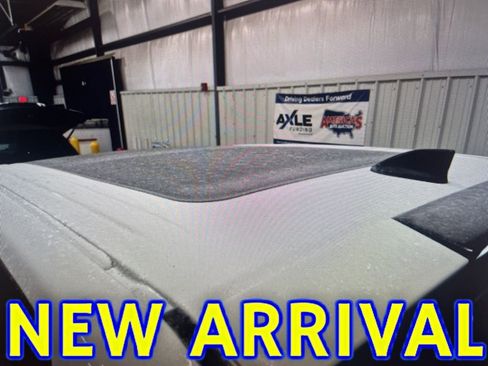 Used 2024 Nissan Titan PRO-4X w/ Pro-4x Convenience Package image 2