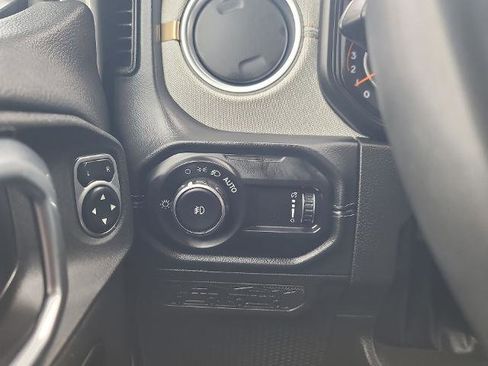 Used 2024 Jeep Wrangler Unlimited Sahara image 17