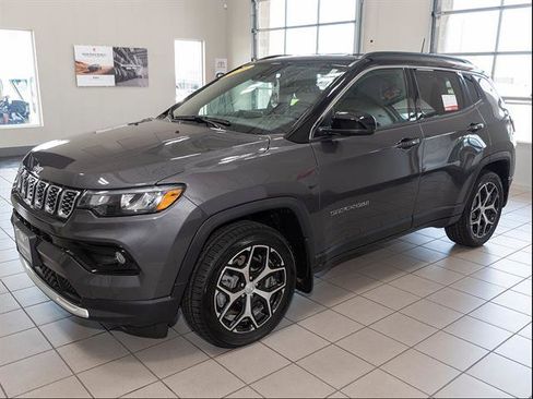 Used 2024 Jeep Compass Limited AWD/4WD image 4