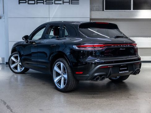 Certified 2025 Porsche Macan AWD/4WD image 2