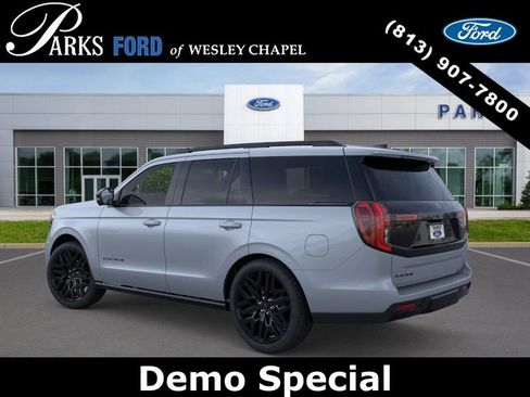 New 2026 Ford Expedition Platinum w/ Stealth Performance Package AWD/4WD image 4