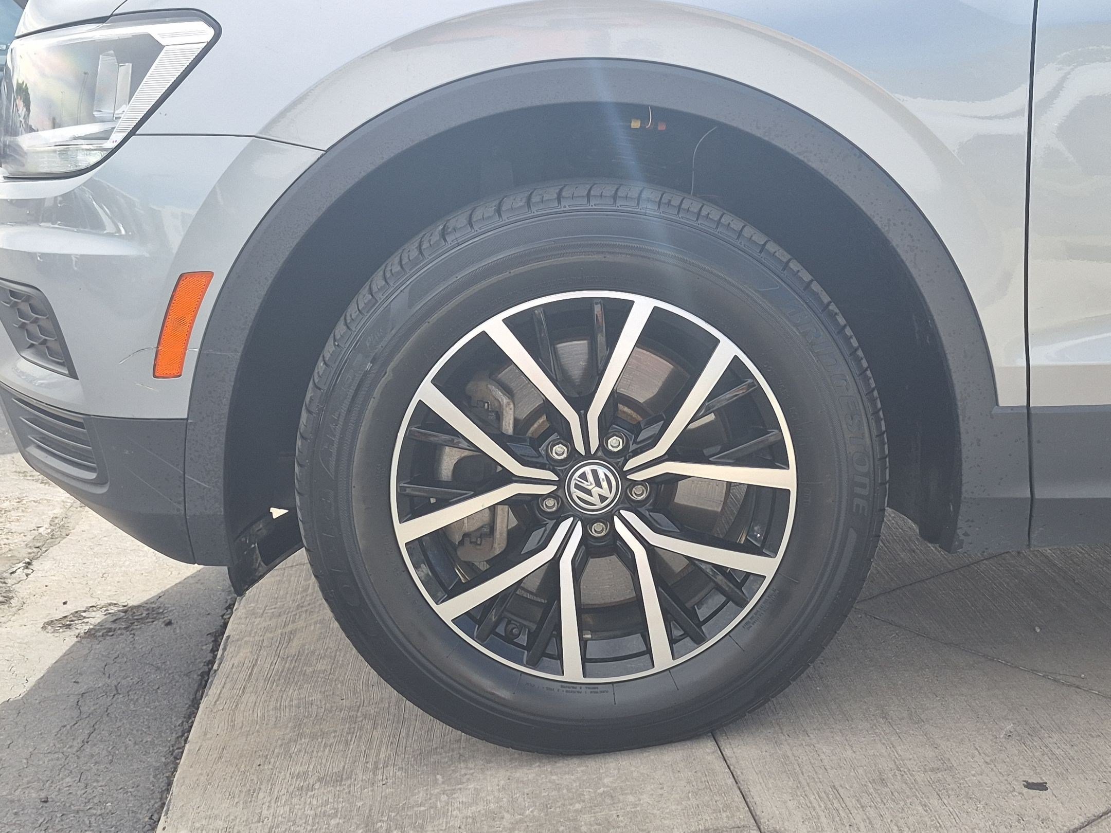 Used 2021 Volkswagen Tiguan SE AWD/4WD image 12