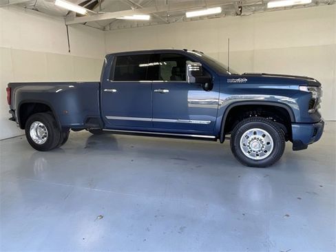 New 2026 Chevrolet Silverado 3500 High Country w/ High Country Premium Package image 13