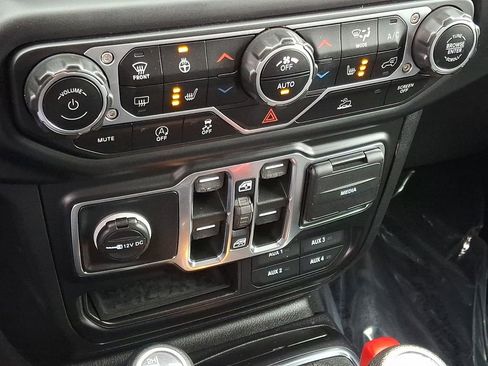 Used 2021 Jeep Gladiator Willys image 16