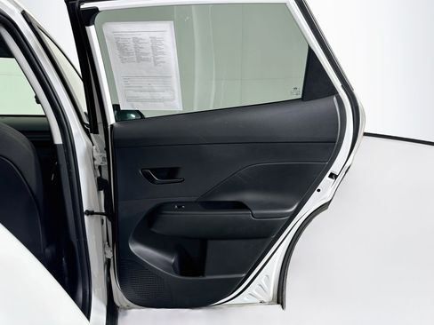 Used 2025 Hyundai Kona SEL FWD image 30