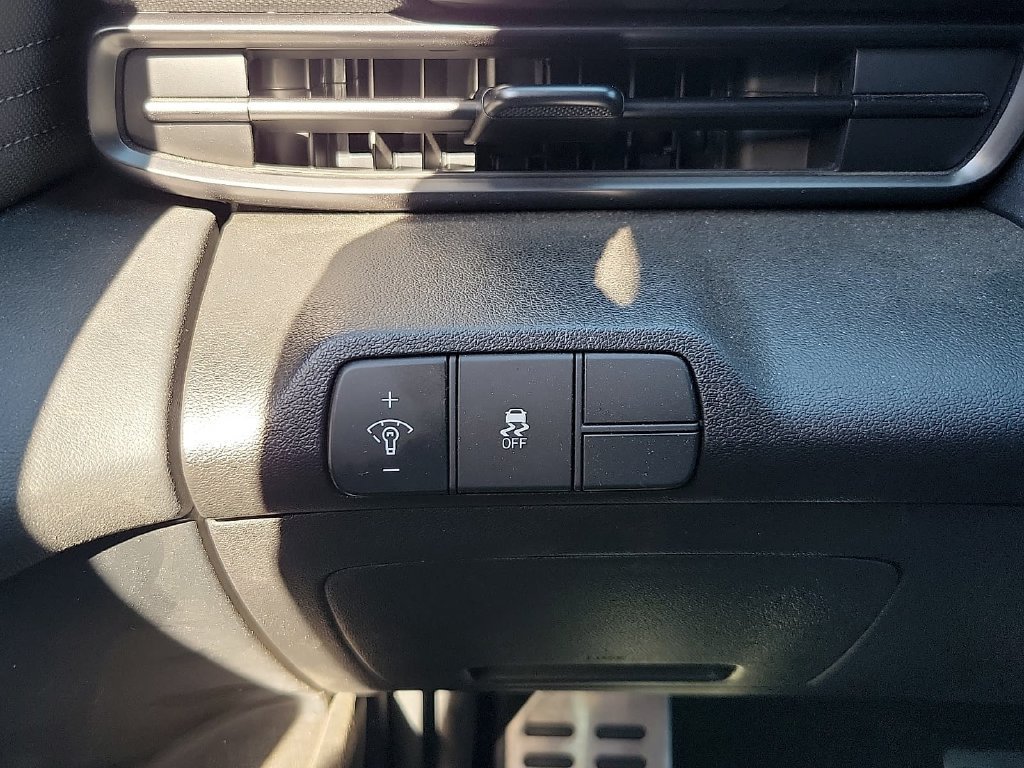 Used 2025 Hyundai Elantra Sport FWD image 16