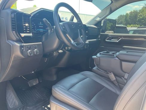 Used 2025 Chevrolet Silverado 2500 LT w/ Trail Boss Package AWD/4WD image 15
