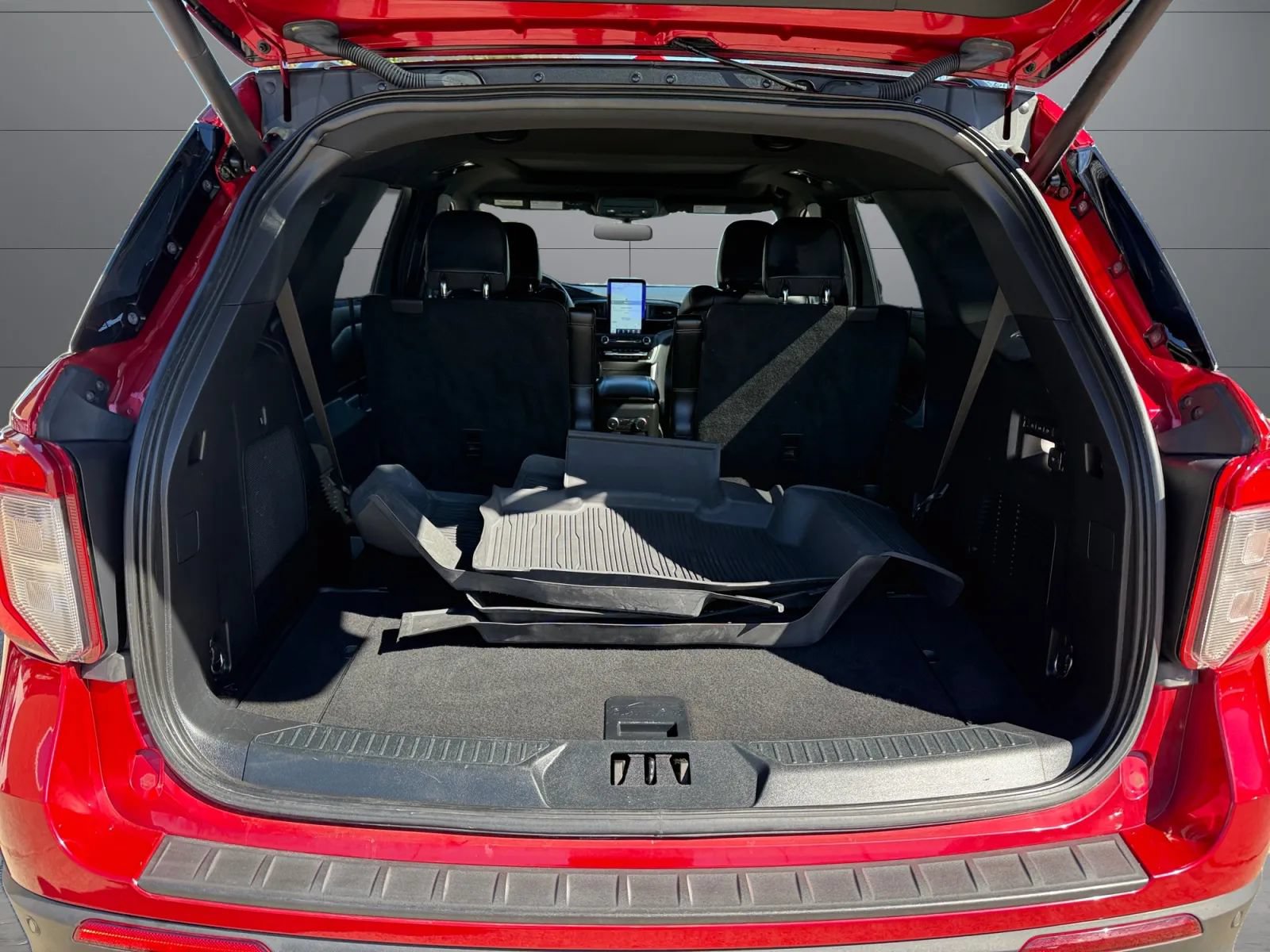 Used 2020 Ford Explorer ST w/ Premium Technology Package AWD/4WD image 10