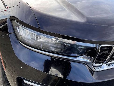 Used 2023 Jeep Grand Cherokee Limited image 31