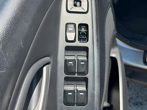 Used 2013 Hyundai Tucson Limited AWD/4WD image 16
