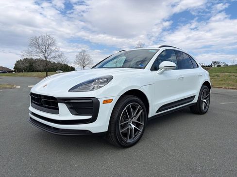 Certified 2026 Porsche Macan Turbo AWD/4WD image 1